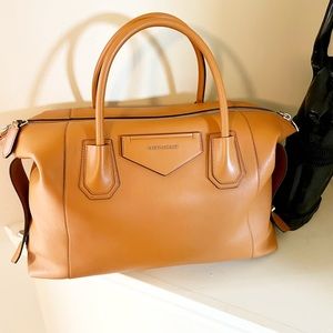 Givenchy Medium Soft Antigona Tote